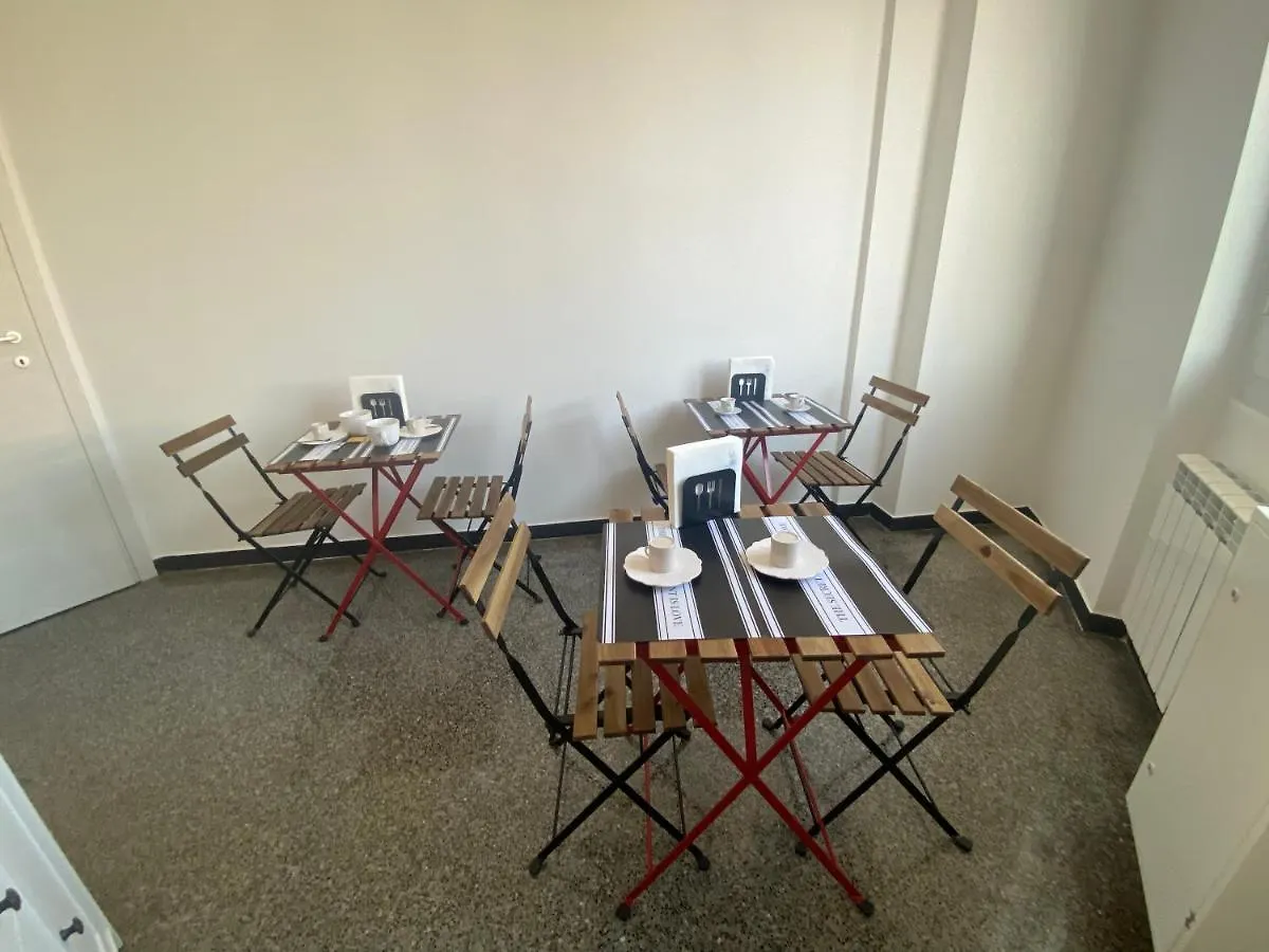 Alojamento de Acomodação e Pequeno-almoço Casa Amedeo Acomodação com café da manhã Génova Itália